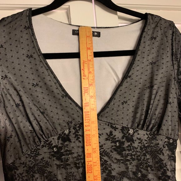 Central Park West New York Black Lace Lined V-Neck Top XS - Picture 11 of 16
